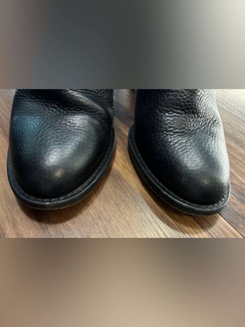 Valentino Rockstud Ankle Booties Black
Pebbled Leather Gold Stud Size 38.5 - Picture 3 of 4